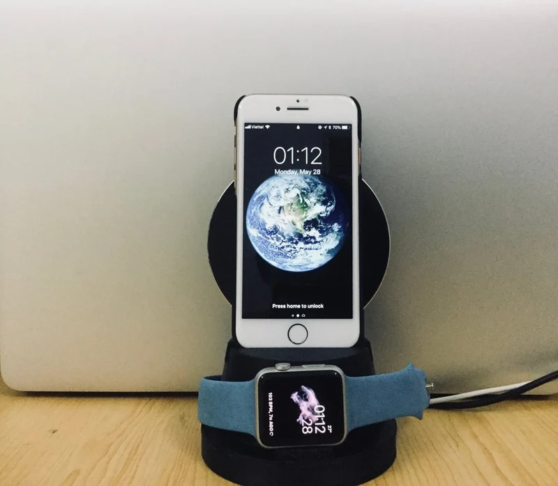 Station de chargement pour iPhone et Apple Watch avec prise en charge du chargement filaire et sans fil