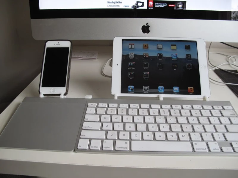 Support simple pour iPhone et iPad avec intégration du clavier et du trackpad sans fil Apple