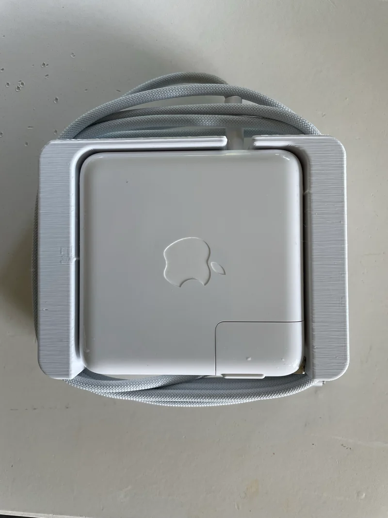 Organisateur de câbles pour chargeur MacBook 67W