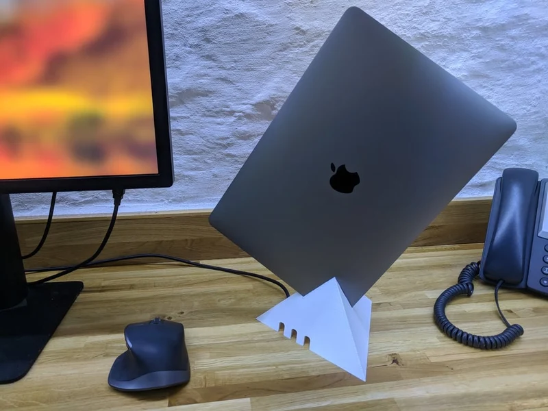 TetraDock : station de charge verticale pour MacBook Pro 13 pouces (2016)