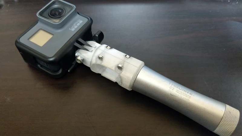 Poignée ThruNite C2 pour GoPro avec fonction de chargement intégrée