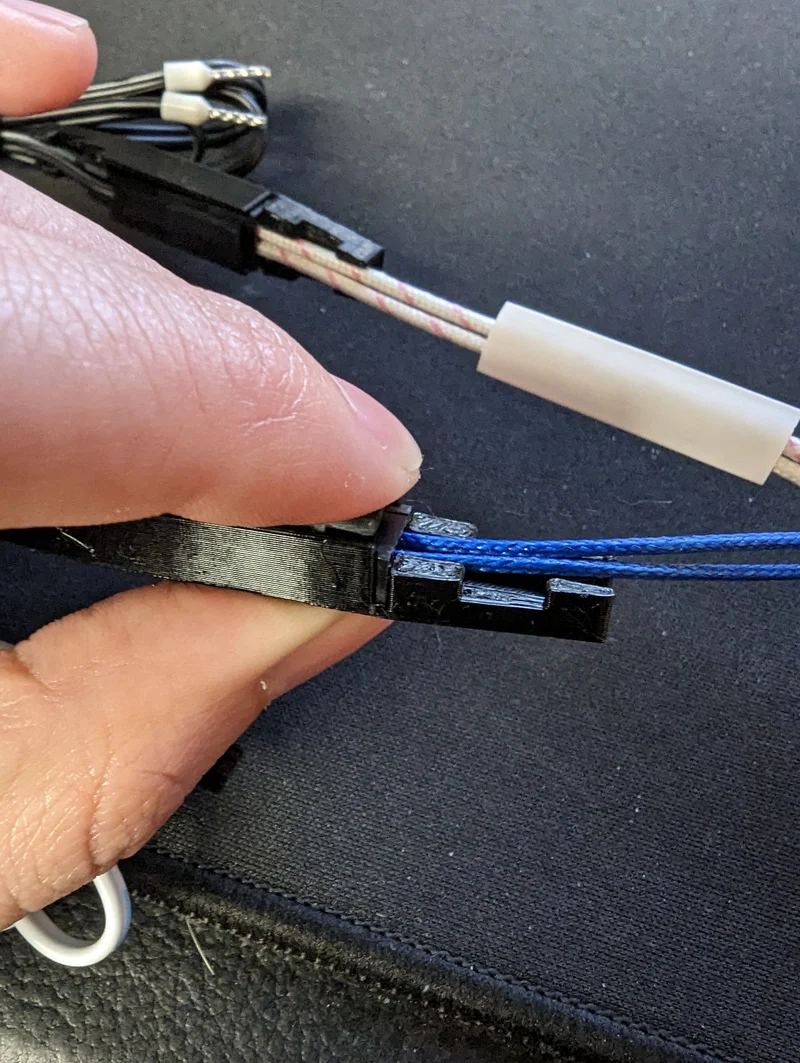 Clips de connexion pour noyau chauffant avec ajustement amélioré