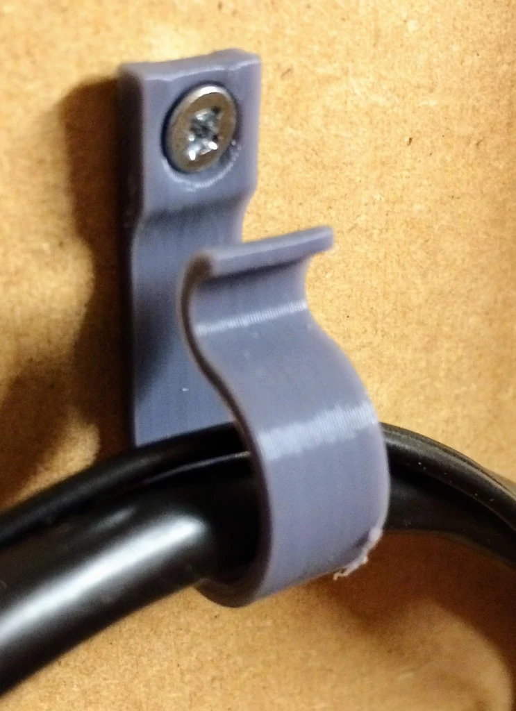 Clips de câble et supports de câble pour une organisation efficace des fils