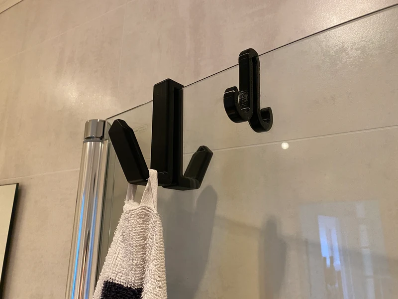 Crochet à serviette pour paroi et porte de douche