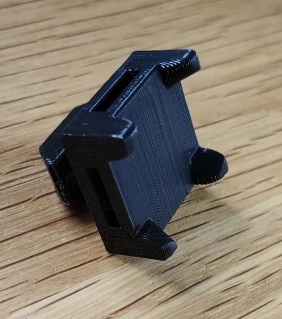 Clips de gestion des câbles pour profilés en aluminium 4040 - Sim Racing