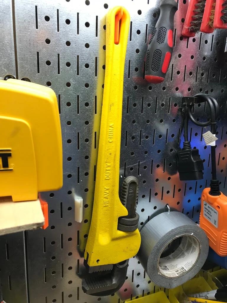 Crochets de panneau perforé Wall Control avancés v2