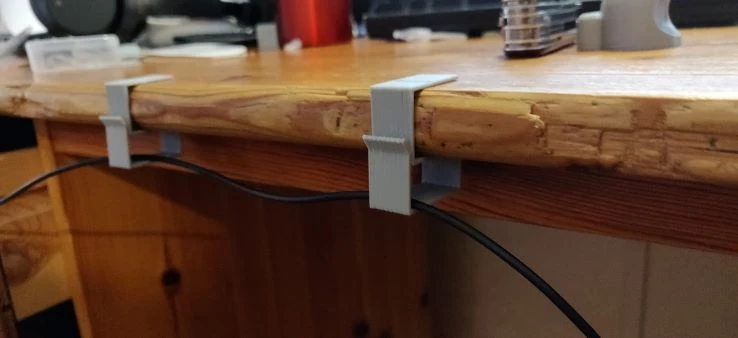 Clips de gestion des câbles pour bureau et étagère