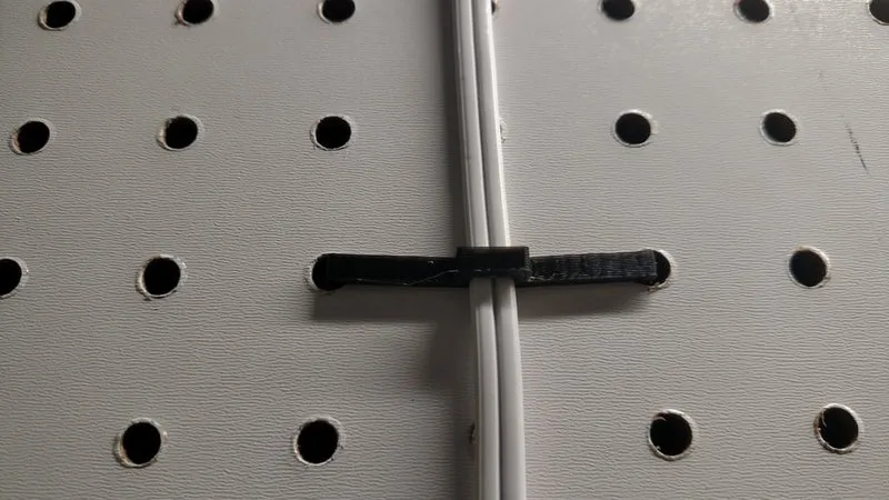 Clips de câble Pegboard pour câbles d'alimentation