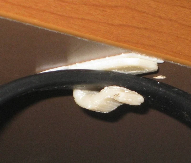 Crochet de casque et organisateur de câbles polyvalents