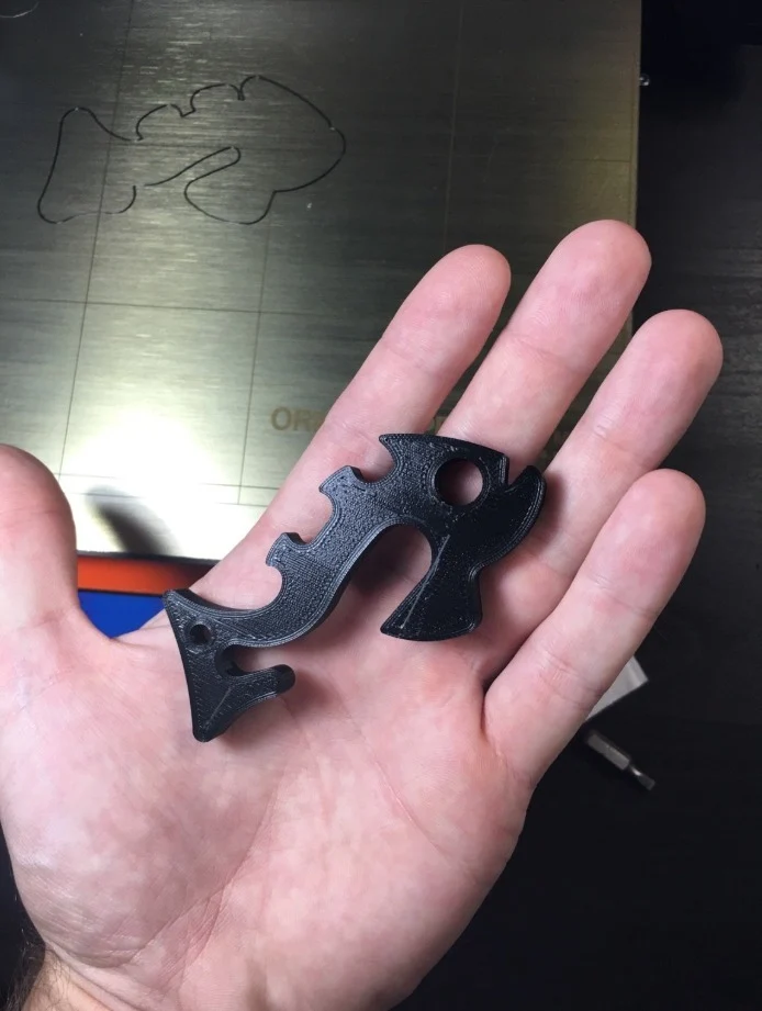 Pince à câble Piranha – Organisation pratique des câbles