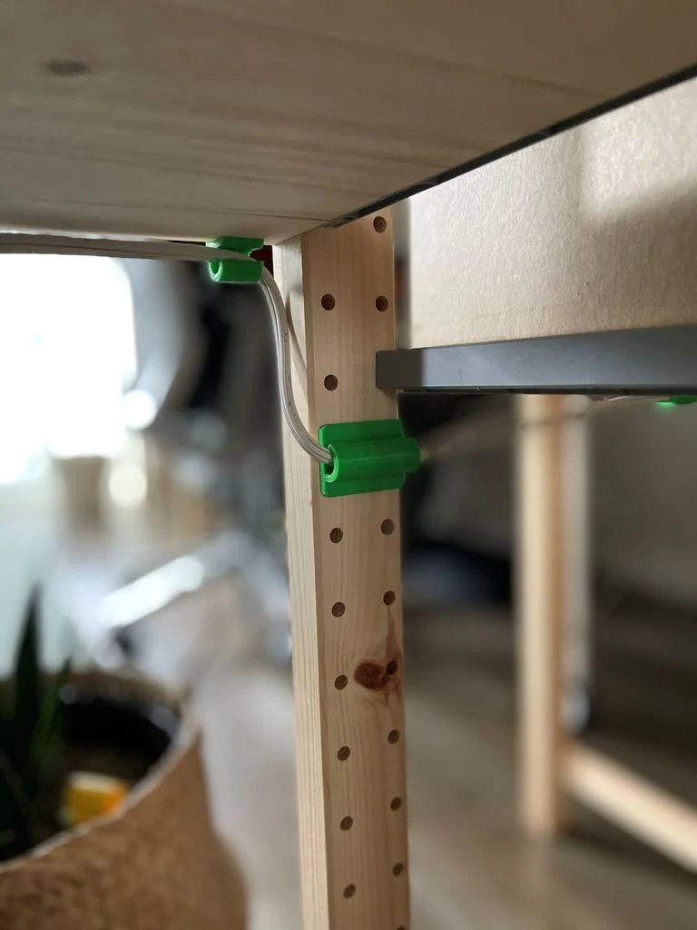 Supports de câbles IKEA IVAR pour la gestion des câbles