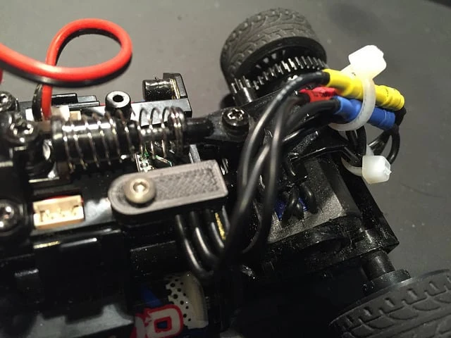 Attache de câble Kyosho Mini-Z MR-03 pour câbles de moteur