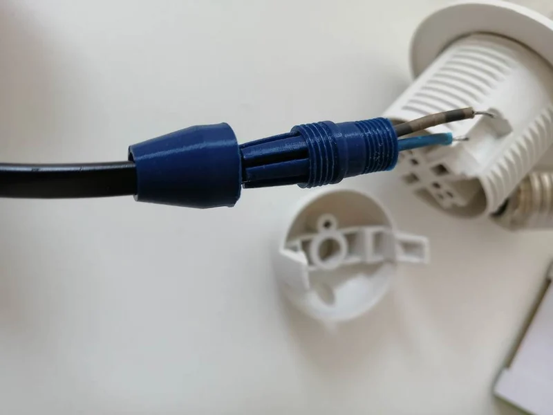 Serre-câble pour douille de lampe E27 avec filetage M10