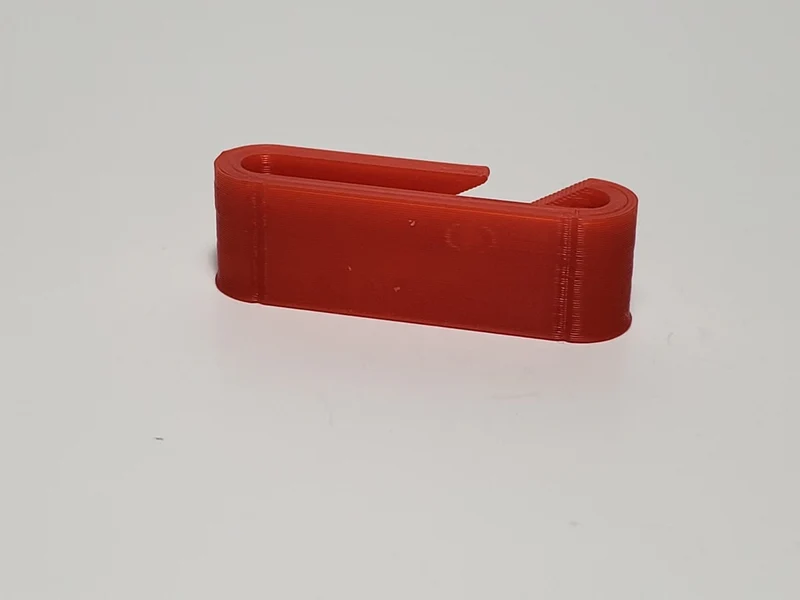 Petit serre-câble pour projets électroniques