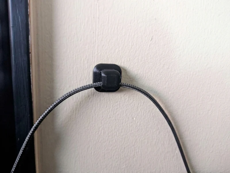 Support de câble discret pour montage en surface