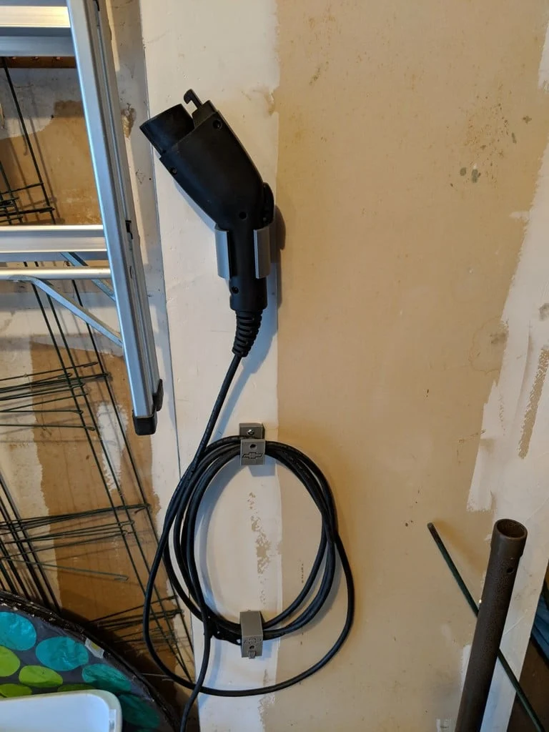 Support de chargeur et gestion des câbles Chevy Volt