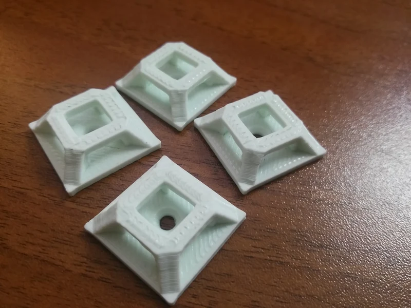 Support de câble 25x25x8 mm pour serre-câbles en nylon