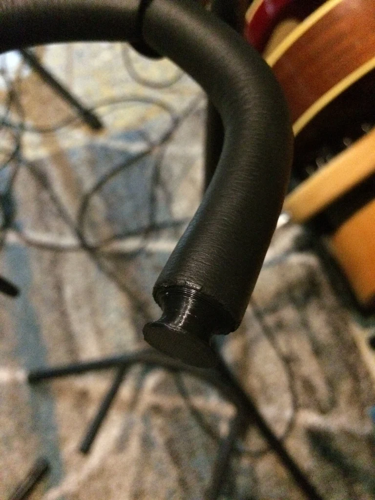 Prise robuste avec support pour pied de guitare