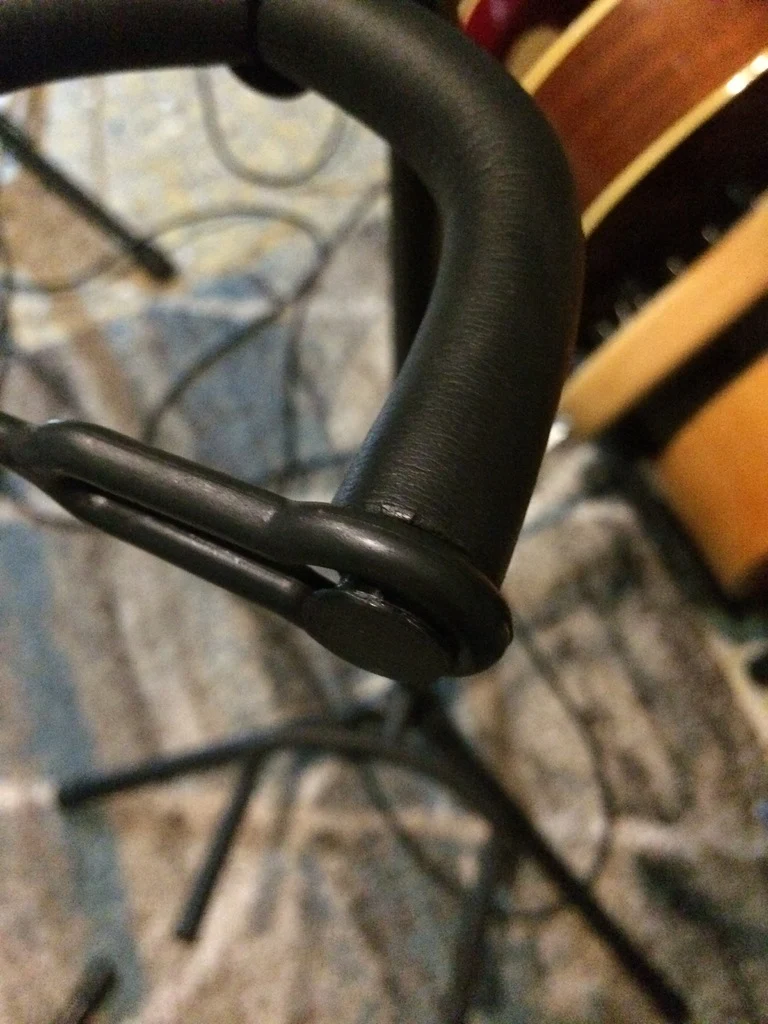 Prise robuste avec support pour pied de guitare