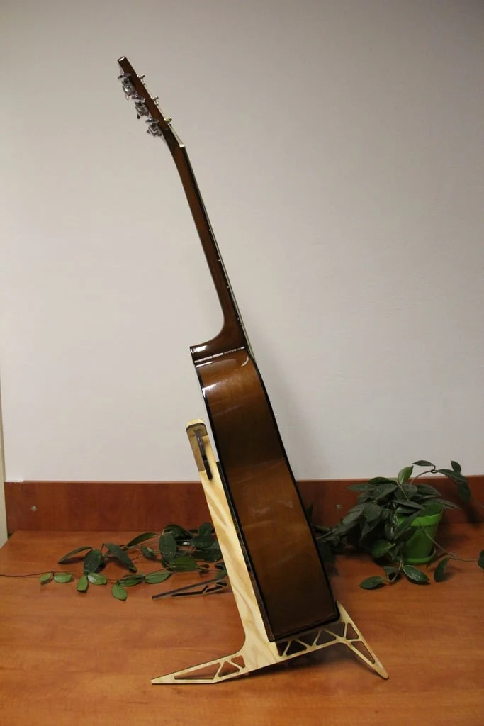 Support pour guitare acoustique découpé au laser