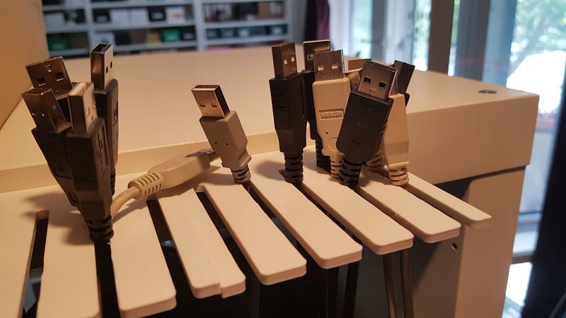Support de câble USB - Organisez vos câbles