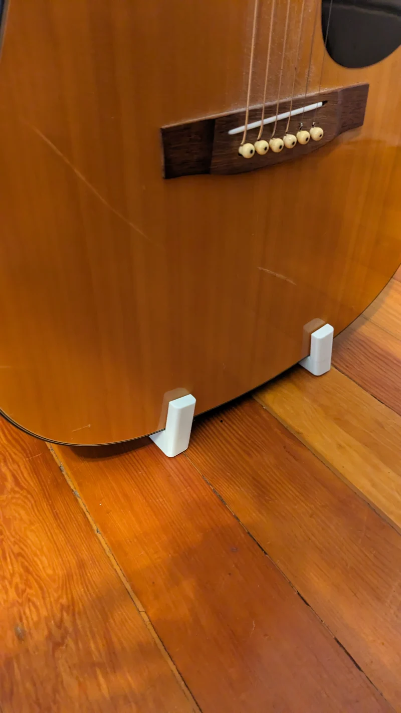 Support autonome pour guitare acoustique