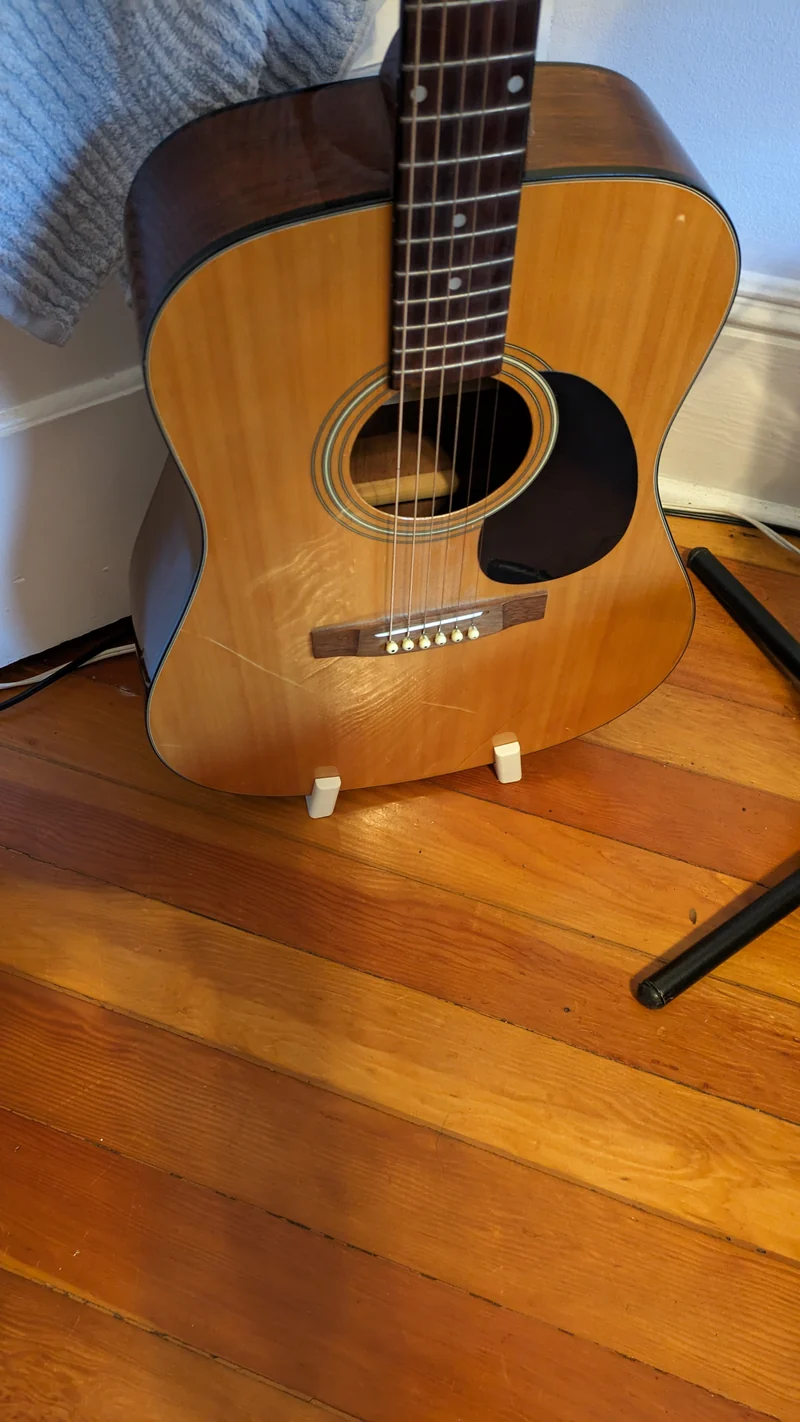 Support autonome pour guitare acoustique