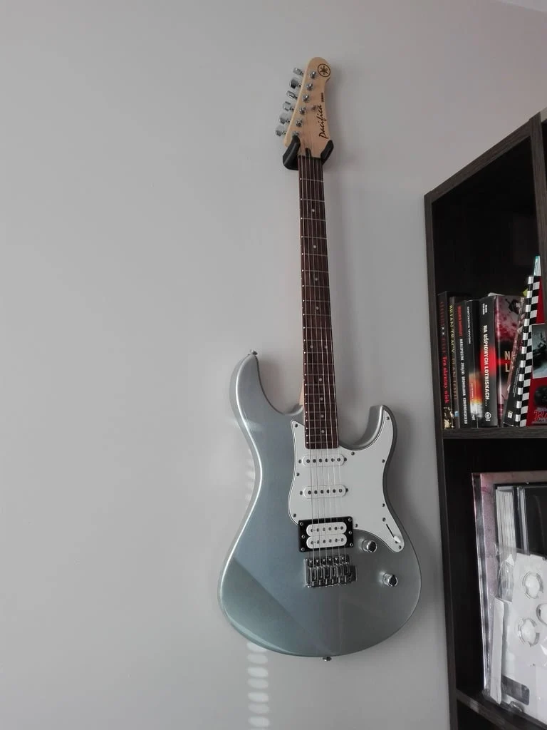 Support mural pour guitare électrique Yamaha Pacifica 112
