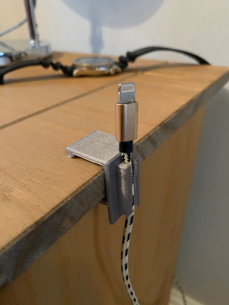 Support de câble et pince de table pour câbles de charge
