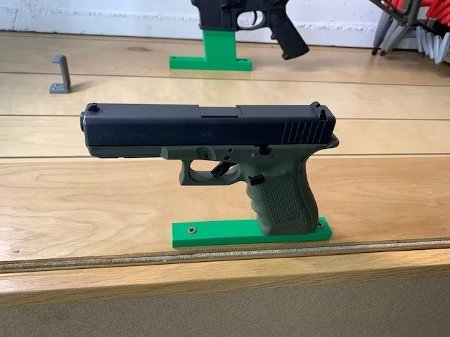 Montage mural Glock 17 avec mécanisme de verrouillage