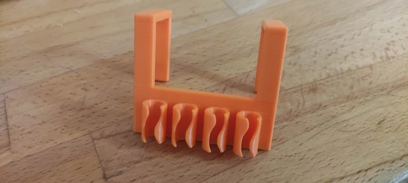 Support de câble USB pratique avec de la place pour quatre câbles