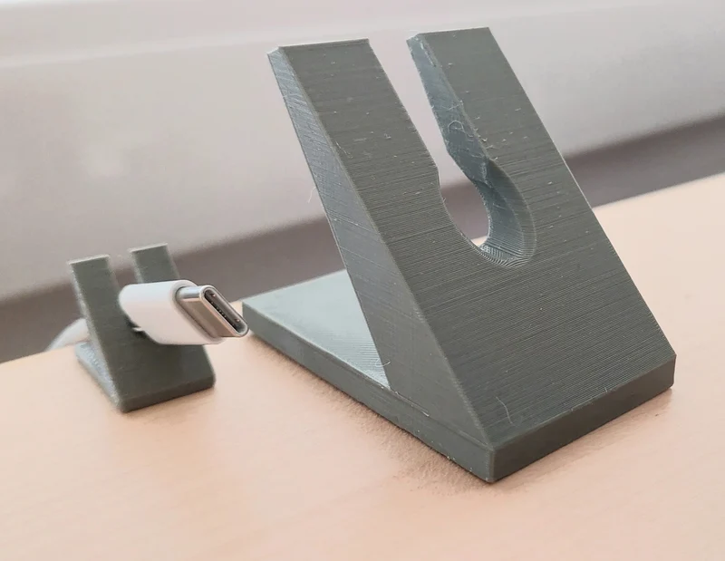 Porte-câbles moderne pour bureau