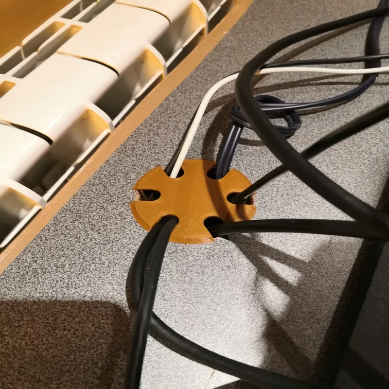Organisateur de câbles pour trou de bureau