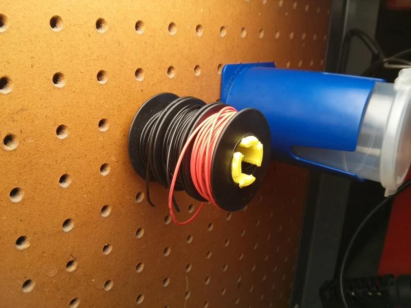 Support de panneau perforé pour bobines de fil - Rangement efficace