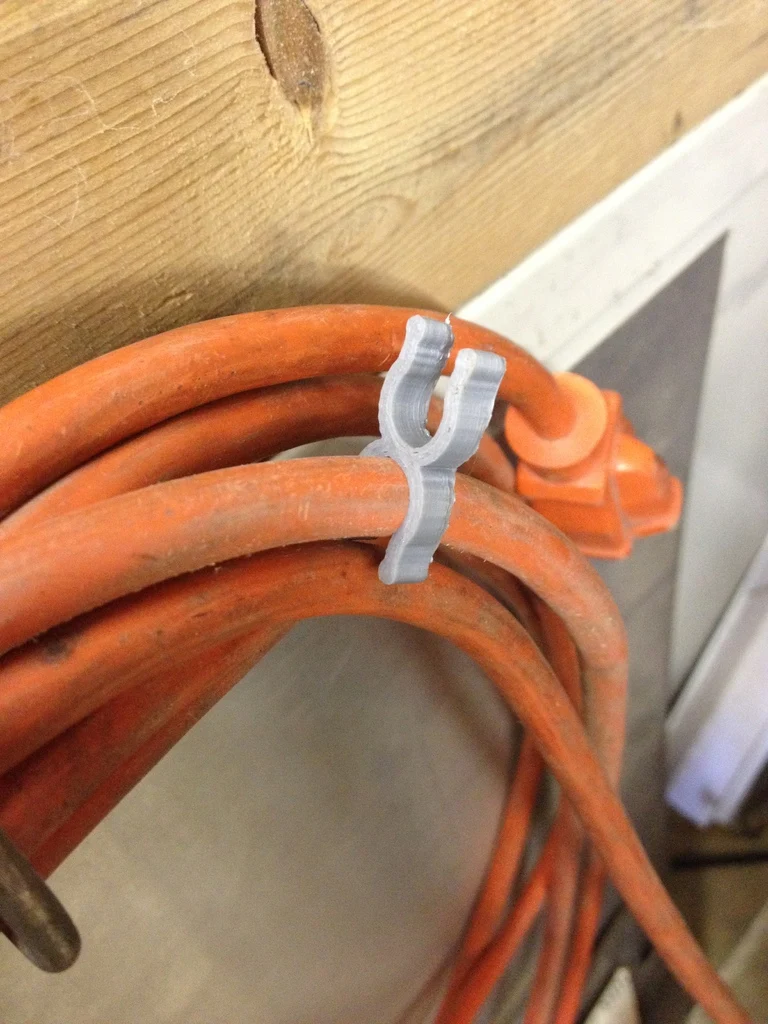 Clip de câble pratique pour la gestion des câbles