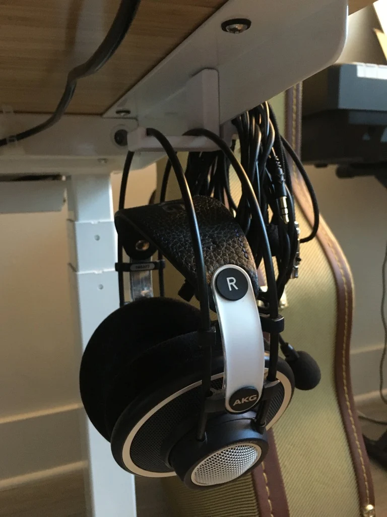 Crochet de casque sous le bureau pour bureau assis-debout Fully Jarvis avec gestion des câbles