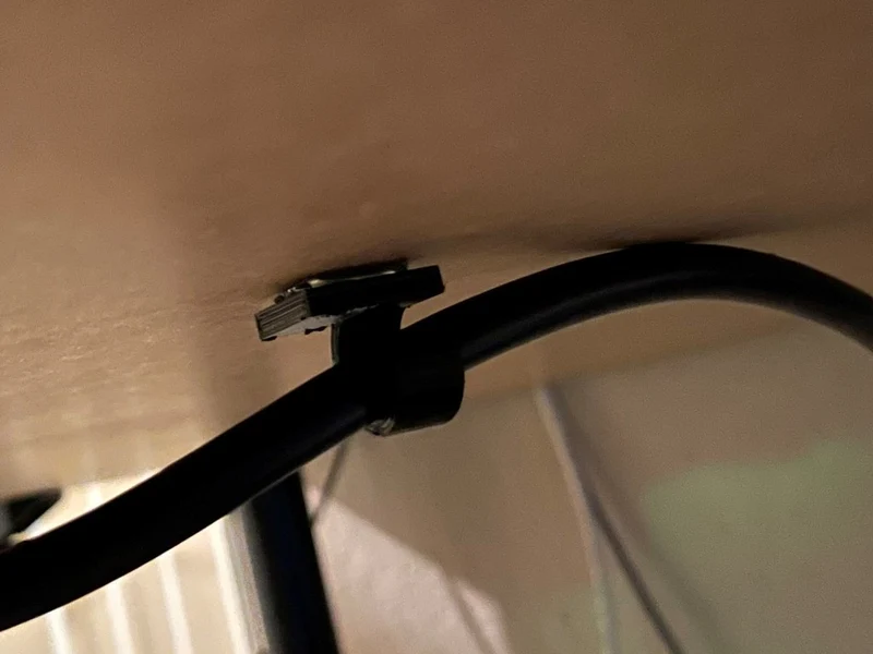 Crochet de câble pour bureau - Gestion intelligente des câbles