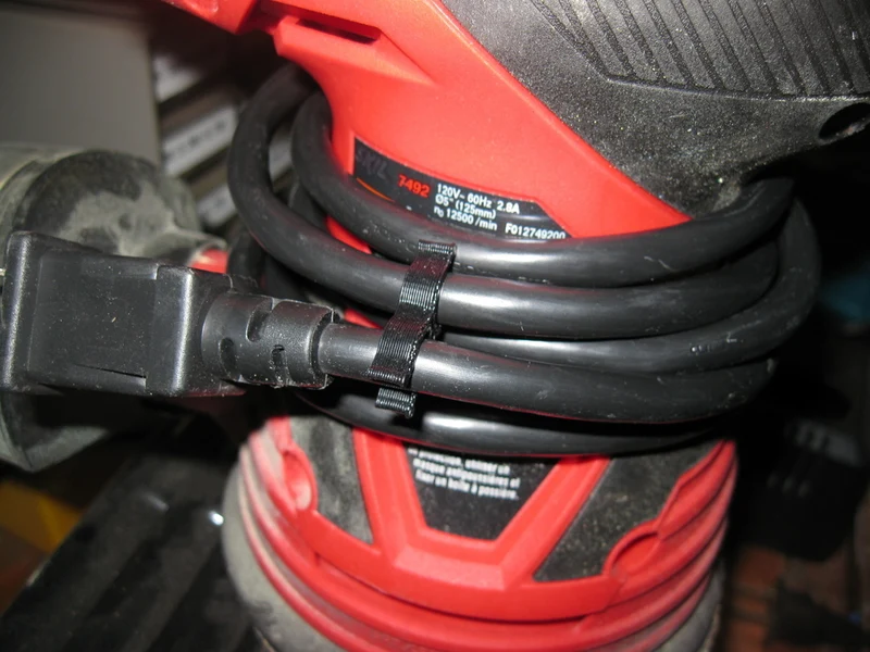 Support de cordon pratique pour les cordons d'outils électriques