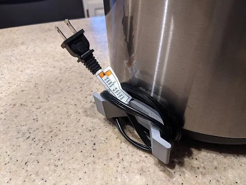 Instant Pot IP-LUX : Support de câble pratique pour un rangement organisé