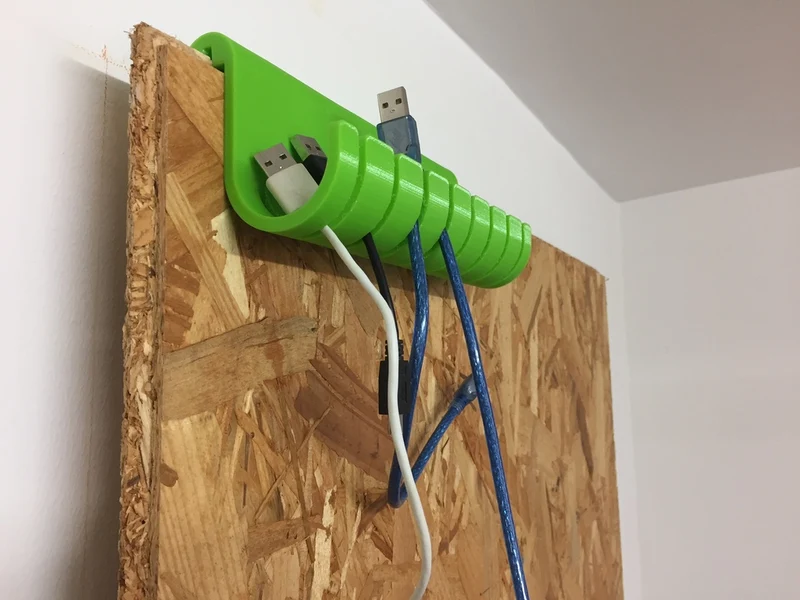 Organisateur de câble USB pour planches OSB