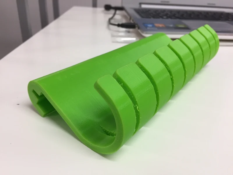 Organisateur de câble USB pour planches OSB