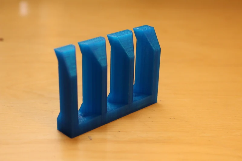 Support de câble de laboratoire pour l'organisation des câbles