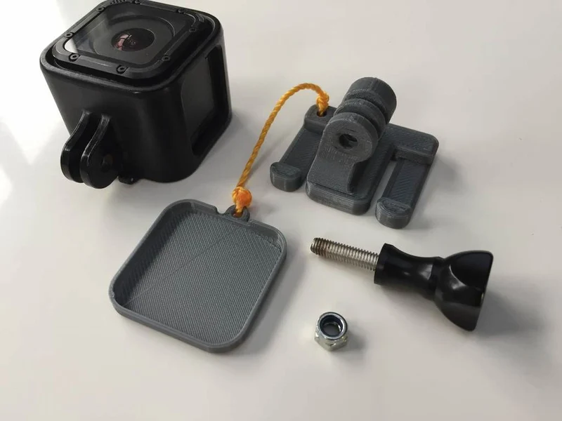 Fixation de sac à dos GoPro Session sur bandoulière avec couvercle d'objectif
