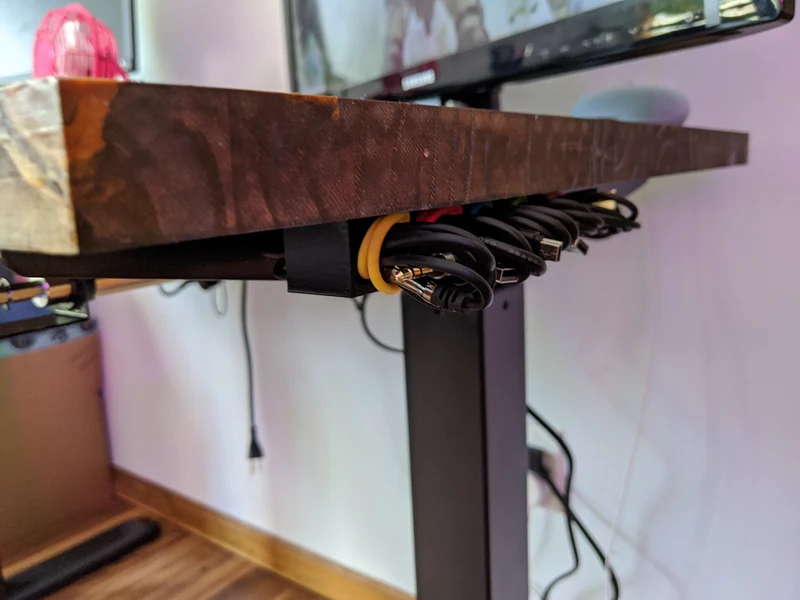 Organisateur de câbles pour câbles USB sous le bureau