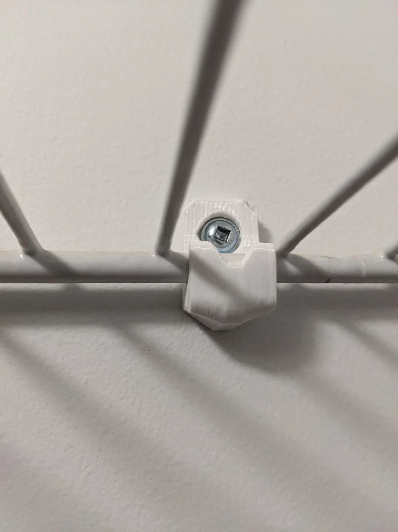 Attaches en fil à étagère en fil Rubbermaid