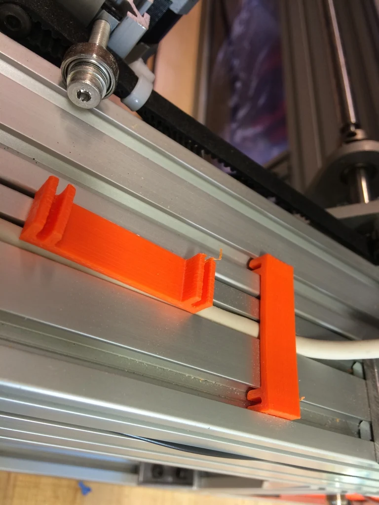 Serre-câble Lasersaur pour une gestion efficace des câbles