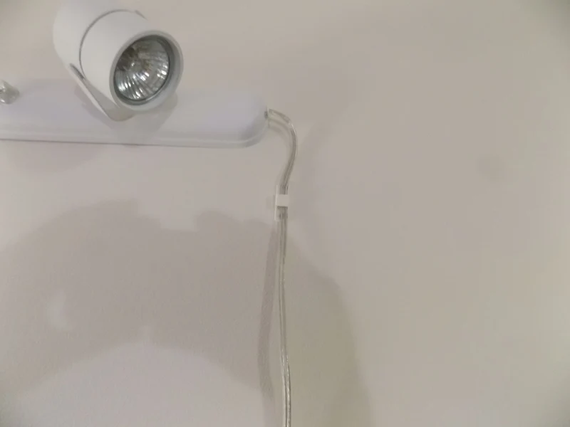 Clip de câble mural pour montage dissimulé