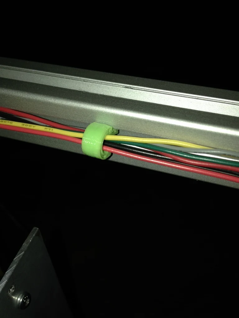 Support de câble rotatif pour profils d'extrusion