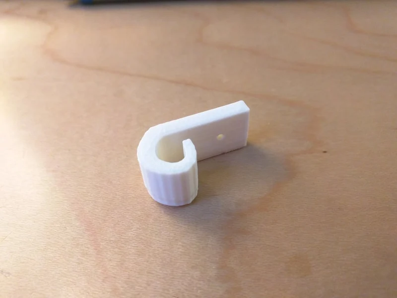 Support de câble flexible avec fixation par punaise