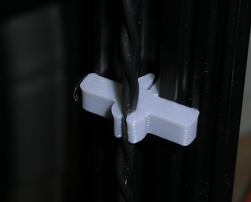 Clips de câble Openbeam pour l'organisation des câbles